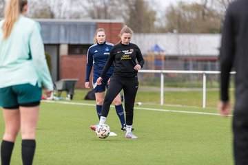 Bild 154 - Co-Trainerin der Frauen Nationalmannschaft Britta Carlson in Wahlstedt